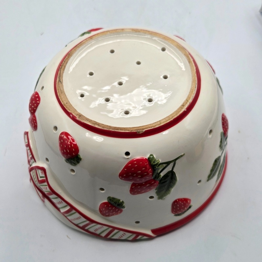 Strawberry Fruit Ceramic Colander Cottage Core Granny Farmhouse - Picture 4 of 6